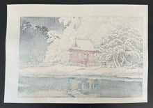 Load image into Gallery viewer, 【Genuine guarantee】 Kawase Hasui, Snow at Inokashira Benten shrine precinct, 1929
