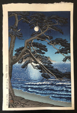 Load image into Gallery viewer, 【Genuine guarantee】　Kawase Hasui, Night moon Enoshima
