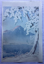 Load image into Gallery viewer, 【真作保証】川瀬巴水　富士の雪晴(田子の浦)
