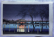 Load image into Gallery viewer, 【真作保証】川瀬巴水　夜の池畔　不忍池　
