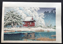 Load image into Gallery viewer, 【Genuine guarantee】 Kawase Hasui, Snow at Inokashira Benten shrine precinct, 1929
