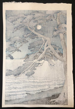 Load image into Gallery viewer, 【Genuine guarantee】　Kawase Hasui, Night moon Enoshima
