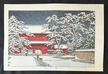 Load image into Gallery viewer, 【Genuine guarantee】 Kawase Hasui, Snow at Zojo Temple, 1929
