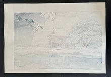 Load image into Gallery viewer, 【Genuine guarantee】 Kawase Hasui, Snow at Inokashira Benten shrine precinct, 1929
