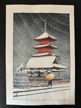 Load image into Gallery viewer, 【Genuine guarantee】Kawase Hasui 　Snow at Ueno Toshogu shrine 1929
