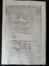 Load image into Gallery viewer, 【Genuine guarantee】Kawase Hasui 　Snow at Ueno Toshogu shrine 1929
