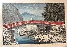 Load image into Gallery viewer, 【Genuine guarantee】Kawase Hasui, Snow at the Shin bridge, Nikko 1930
